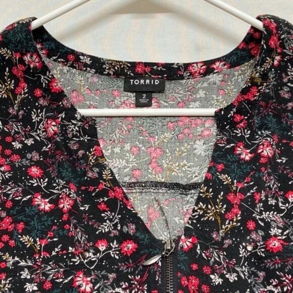 Torrid Babydoll Zip Front Top Women's 2 Black Floral 3/4 Sleeve Roll Tab Stretch - Picture 9 of 13